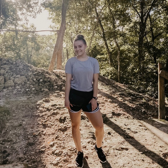 Meet your Posher, Elizabeth - Picture 2 of 2